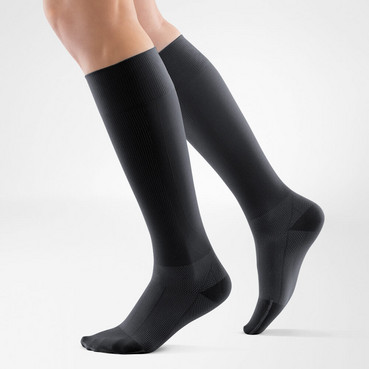 Короткі спортивні компресійні гольфи чорного кольору ККл 1 Bauerfeind Compression sock Performance® black фото