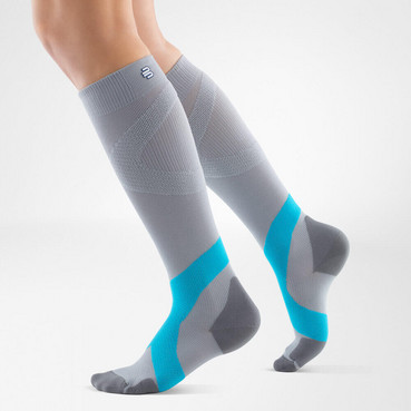 Сіро-блакитні короткі спортивні компресійні гольфи Bauerfeind Compression sock Training® silver&blue фото