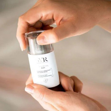 кларіаль денний коригуючий крем проти пігментних плям spf 30 svr clairial day correcteur uniformisant anti-taches spf 30 фото